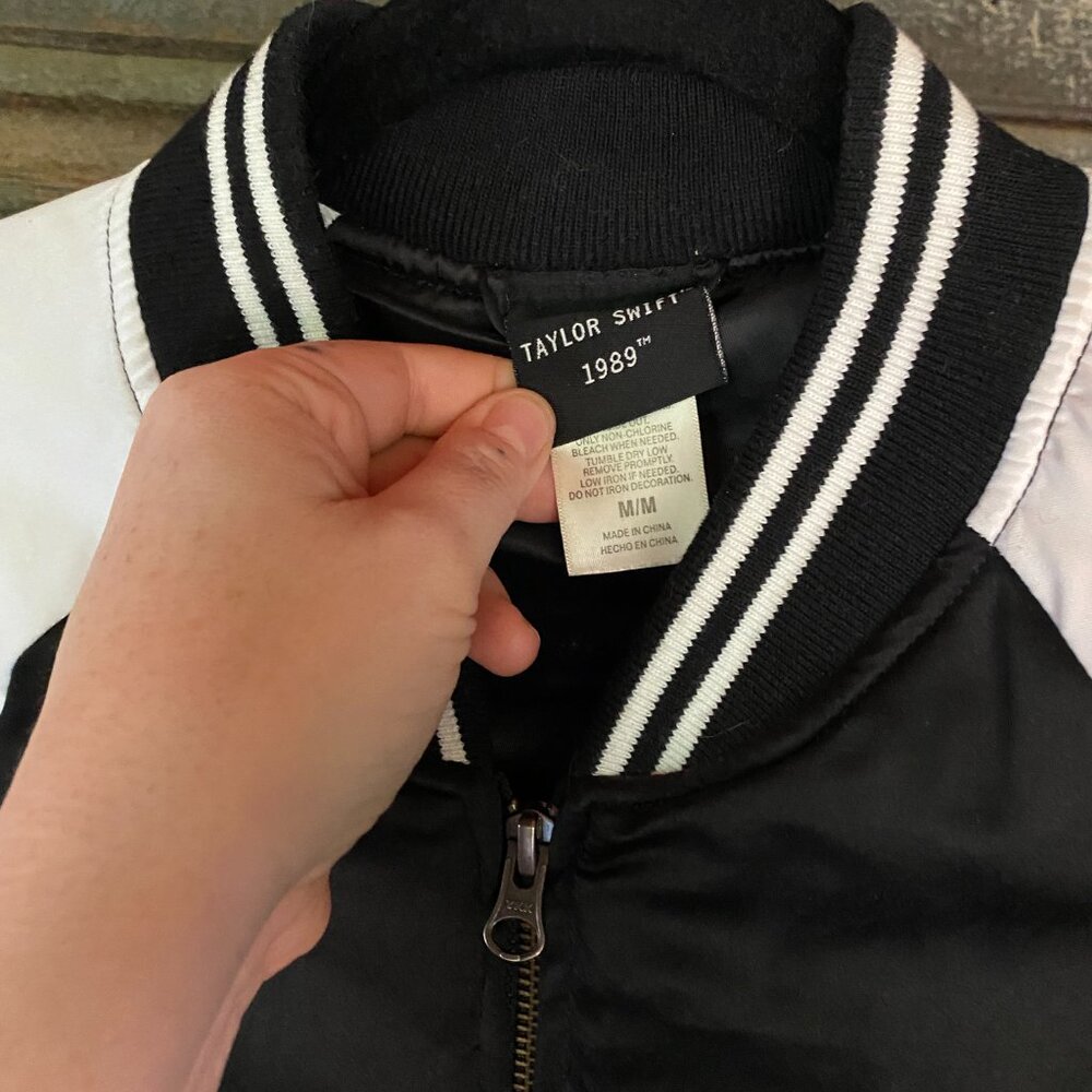 Lmtd Ed Official Taylor Swift 1989 embroidered bomber jacket "I Know Places" - Picture 9 of 15